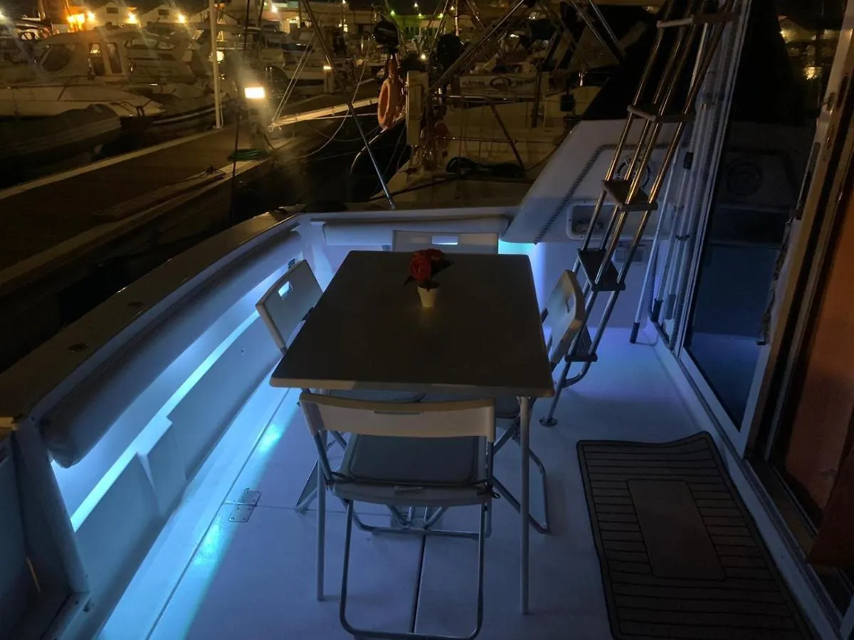 Отель Giorgia House Boat Палермо Ботель